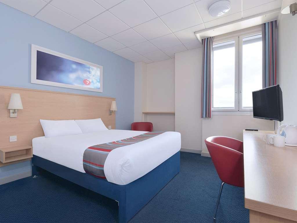 Travelodge Newcastle Seaton Burn Room photo